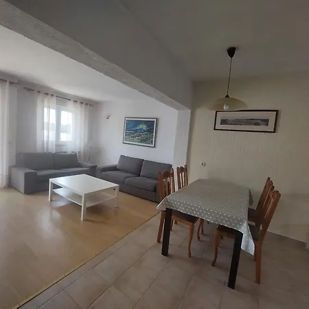 Piadora Apartament Banjol